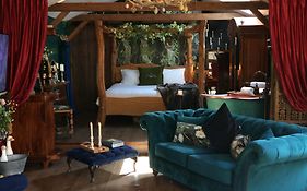 Hollow Heath Hideaway